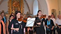Závěrečný koncert v kostele sv. Havla: Rima Kotmelová a Olinka Šroubková hrály na housle. Komorní smíšený sbor GAUDIUM CANTORUM se sbormistryní a sopránistkou Štěpánkou Heřmánkovou.  