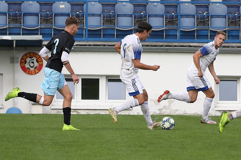 Fotbalová divize, SK Kladno (v bílém) - Chomutov 3:1.