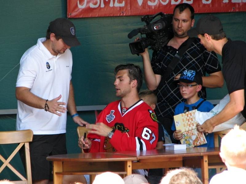 Michael Frolík slavil Stanley Cup v Kladně v Zámecké zahradě. 