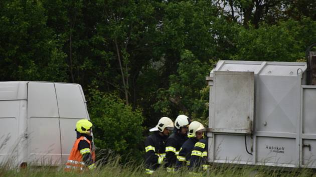 Policisté našli na pozemku nedaleko Kladna uhynulé tygry.