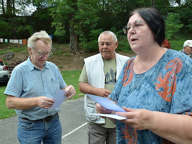 Druhý ročník soutěže střelby z pistole ve Zvoleněvsi na počest válečného veterána Ludvíka Darovce.