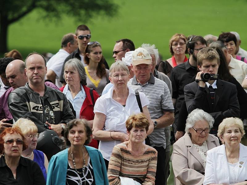 V Lidicích se konala pietní vzpomínka na oběti nacistického běsnění, od kterého uplynulo již 71. let ...