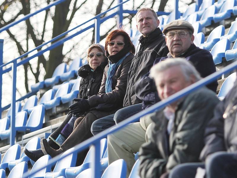 Diváků poskrovnu, důvěru si bude muset SK zpět ještě vydobýt  // SK Kladno -SK Horní Měcholupy 1:3 (0:2) , utkání 14.k. CFL. ligy 2012/13, hráno 10.11.2012