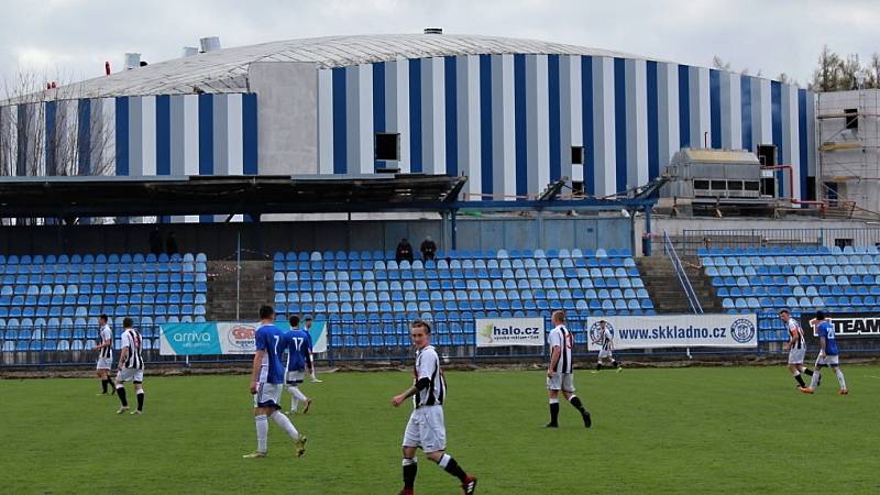 Kladno (v modrém) přetlačilo předposlední Dobříš až v nastaveném čase 1:0.