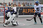 Alpiq Kladno - Rytíři Kladno 4:1, exhibiční utkání hokejbalových mistrů  vs. hokejisté Rytíři Kladno 22. 7. 2015