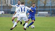 Derby v di vizi ovládlo Kladno (v bílém), doma porazilo Slaný 4:1.