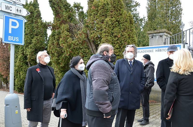 Z posledního rozloučení s Marií Šupíkovou v kapli Kladenských hřbitovů.