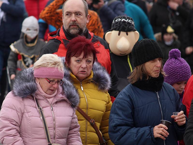 Do průvodu masek se v Buštěhradu zapojilo 381 účastníků.