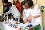 Vánoční trhy nabízející celou řadu hezkých výrobků dětí pořádají nyní v 7. základní škole ve Vodárenské ulici. Akci doprovází kulturní program a prezentace jednotlivých tříd a skupin.