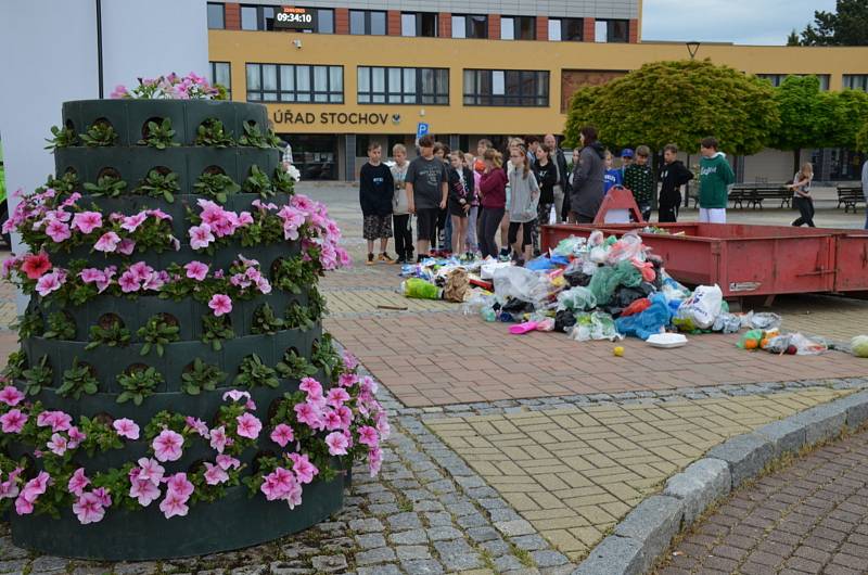 Stochovští chtějí šetřit kasu i přírodu, uspořádali proto Den odpadů.