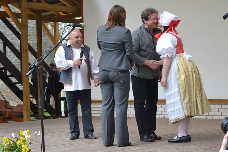 Středočeský folklorní festival Tuchlovická pouť se konal počtyřiadvacáté.