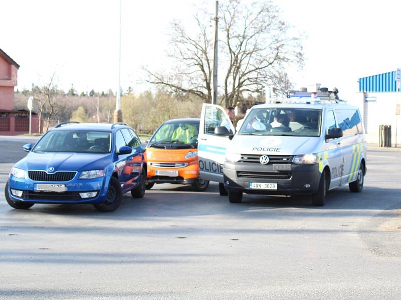 Nehoda se stala v Kladně-Rozdělově na křižovatce v pátek 31. března kolem 17. hodiny.