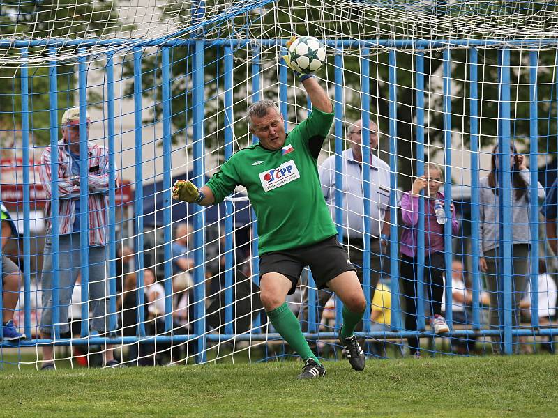 SK Braškov - Internacionálové ČR 3:2. Oslavy 90 let fotbalu na Braškově 