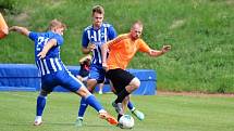 Fotbalová příprava: Slaný (v oranžovém) porazilo Hořovice 2:1.