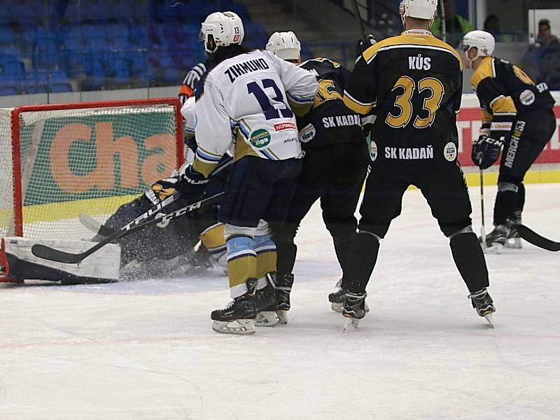 Dlouho drama, nakonec jasný výsledek 8:2. Kladno (v bílém) si poradilo s Kadaní.