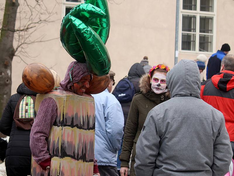 Do průvodu masek se v Buštěhradu zapojilo 381 účastníků.