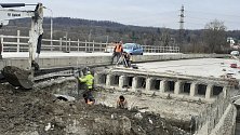 Most v Kladně má být hotový v červnu, dílo je po předchůdcích plné vad.