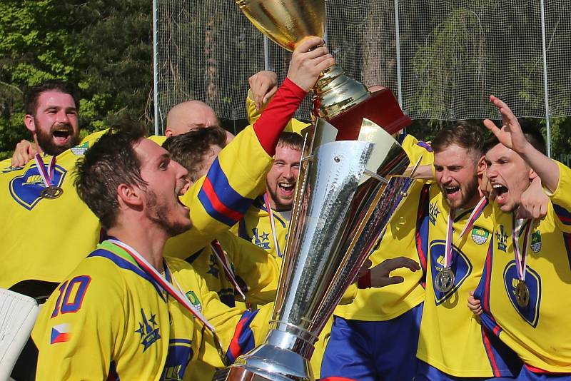 Alpiq Kladno – Kert Praha 0:2  , Kladno 18. 5. 2019, finále Extraligy hokejbalu 2018-9 , Kert vyhrál i třetí zápas a slaví titul.