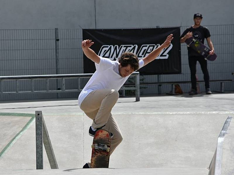 Po čtvrté závodili skateboardisté všech kategoriích ve skate parku Kladno při  Skate Punk Jam Vol 4. Foto: Jiří Skála