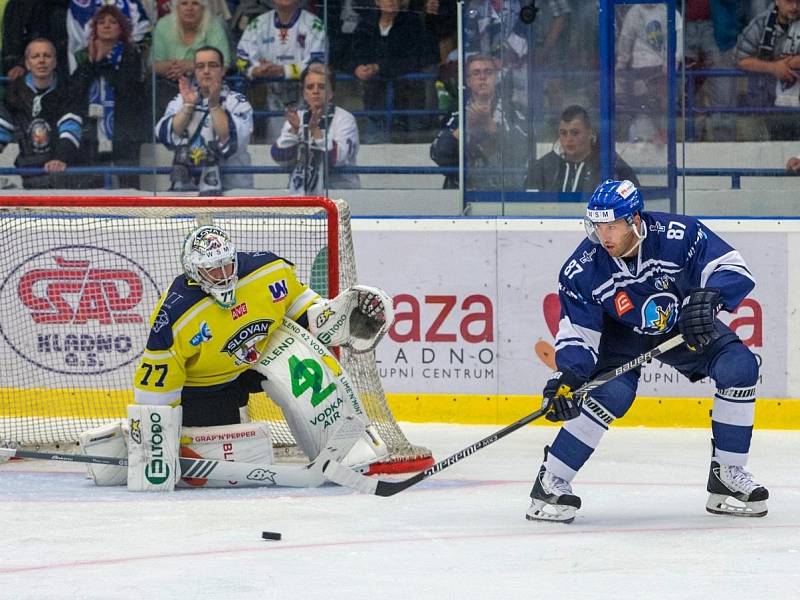 Kladno ( v modrém) doma přehrálo jasně Ústí.