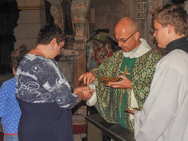 Farní charita Slaný otevřela nové charitní středisko v penzionu.