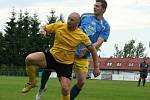 Tuchlovice (ve žlutém) podlehly v Hradištku 0:2.