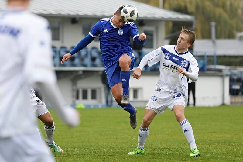 Derby v di vizi ovládlo Kladno (v bílém), doma porazilo Slaný 4:1.