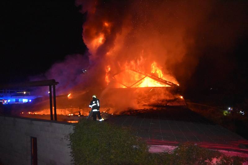 Požár v bývalém areálu Poldi Kladno.