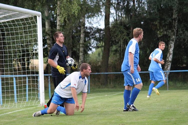 Braškov (v modrém) v semifinále přehrál Družec po boji 5:4