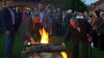 Zapalování vatry na Masarykovu počest 2019