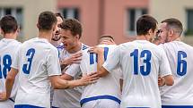 Slaný (v bílém) nečekaně porazilo v divizi Český Brod 2:0.