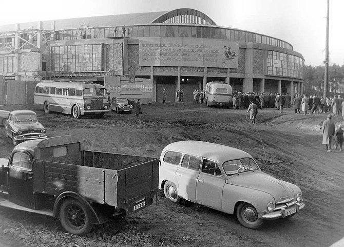 Podoba stadionu krátce po zastřešení v roce 1959.