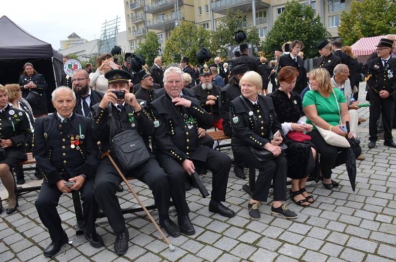 Klub Přátel Hornických Tradic vyrazil do Mostu. Foto: Jitka Krňanská