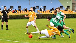 Hostouň (tentokrát v oranžovém) podlehla na hřišti Loko Vltavín 0:1.