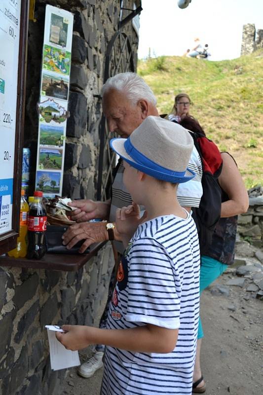 Fotogalerie z výletu na zříceninu hradu Hazmburk.