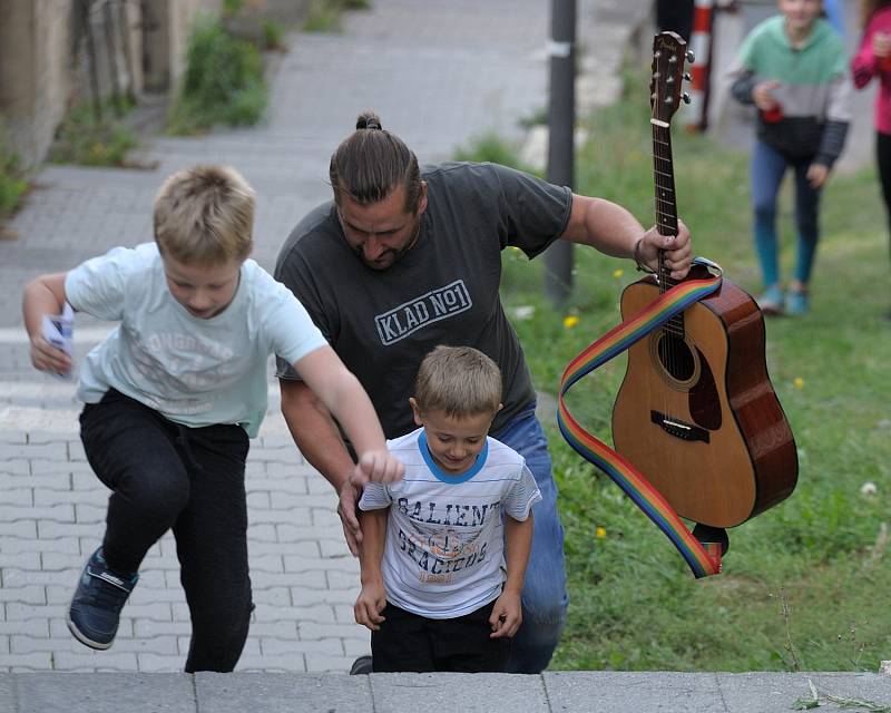 100 let výročí založení první republiky oslavilo v Kladně 99 běžců.