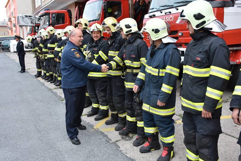 Veliteli kladenských hasičů uspořádali kolegové slavnostní odchod.