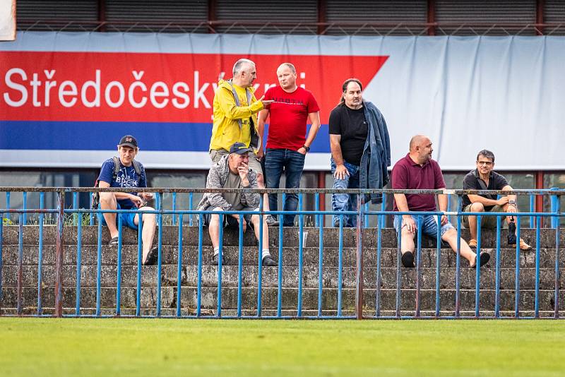 Slaný (v bílém) nečekaně porazilo v divizi Český Brod 2:0.