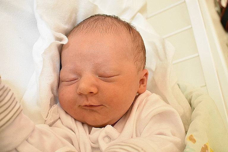 MATYÁŠ KŘIVÁNEK, PCHERY. Narodil se 13. ledna 2018. Po porodu vážil 3,45 kg a měřil 50 cm. Rodiče jsou Petra Křivánková a David Křivánek. (porodnice Kladno)