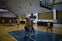 První ročník turnaje veteránů basketbalu ve Slaném se vydařil.