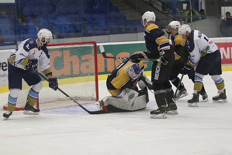 Dlouho drama, nakonec jasný výsledek 8:2. Kladno (v bílém) si poradilo s Kadaní.