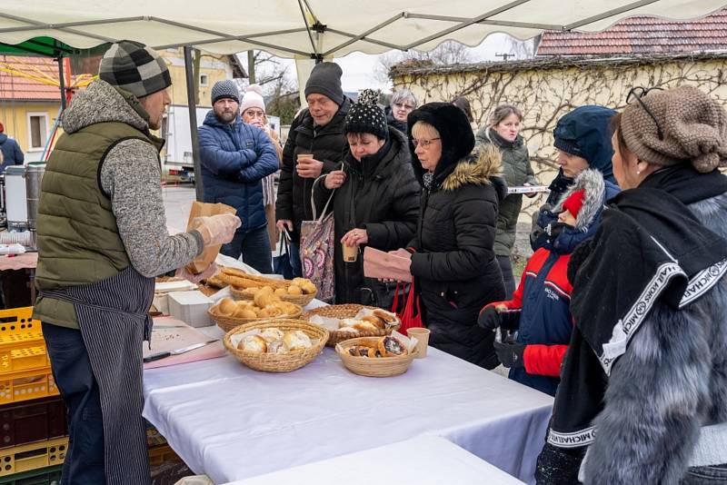 Tradiční masopust a zabijačka v Máslovicích.