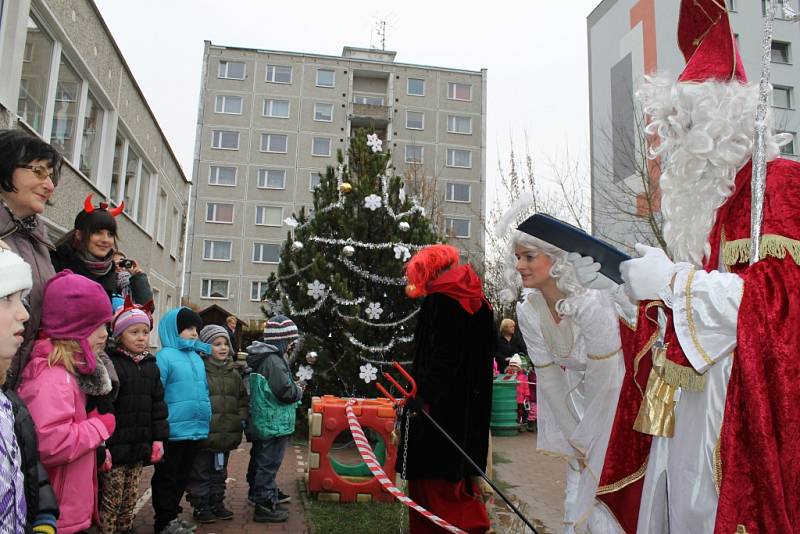 Mikulášská návštěva ve školce Na Dolíkách ve Slaném