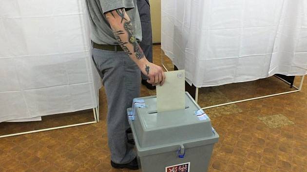 Druhé kolo prezidentských voleb ve věznici ve Vinařicích.