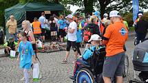 Desítky běžců, koloběžkářů i hendikepovaných sportovců se v sobotu postavilo na start už pátého ročníku tradičního Běhu míru Kladno - Lidice. Trasa závodu, který si oblíbily i děti, měřila osm a půl kilometrů.