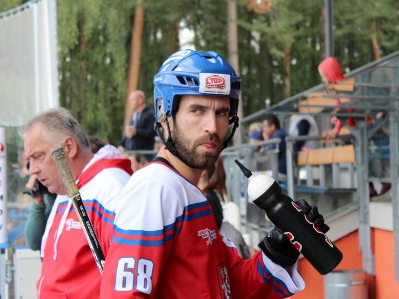 Slavnostní otevření zrekonstruované hokejbalové arény Kladno. Legenda Jan Bacovský