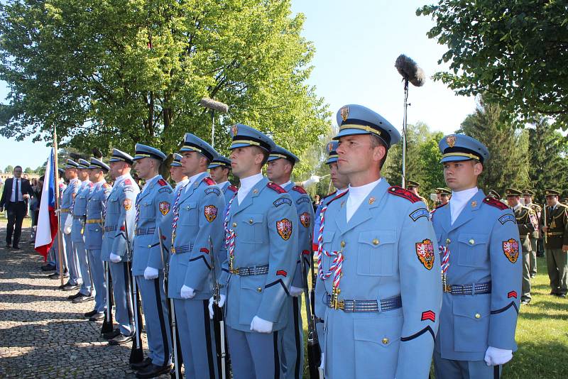 V Lidicích došlo k uctění památky obětí lidické tragédie, následně byla také zahájena celostátní přehlídka dětských pěveckých sborů Světlo za Lidice.