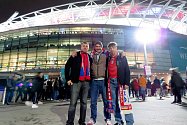 Michael Wiesner (vpravo)  s kamarády Alešem Černým a Ládou Brejníkem ve Wembley.