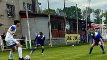 Fotbalová příprava: Velvary (v modrém) - SK Kladno.