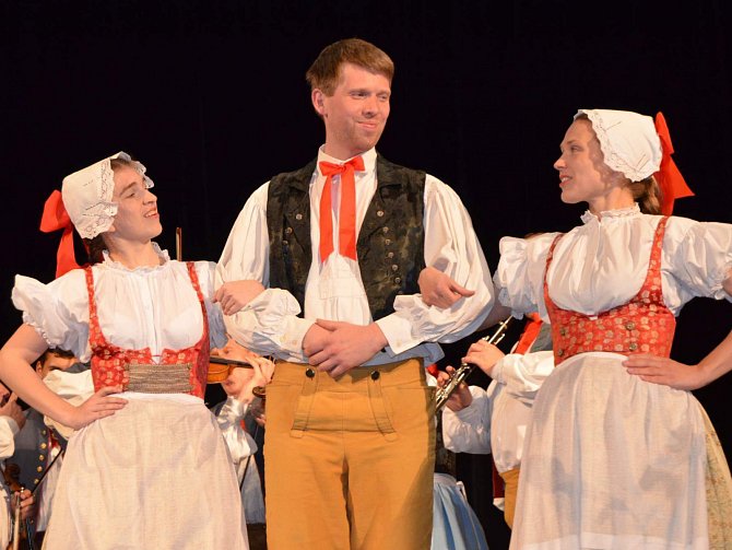 Středočeský folklorní festival Tuchlovická pouť se koná počtyřiadvacáté.